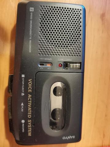 Voice activated tape recorder met tapes beschikbaar voor biedingen