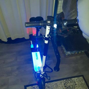 Elektrische Scooter - iScooter beschikbaar voor biedingen