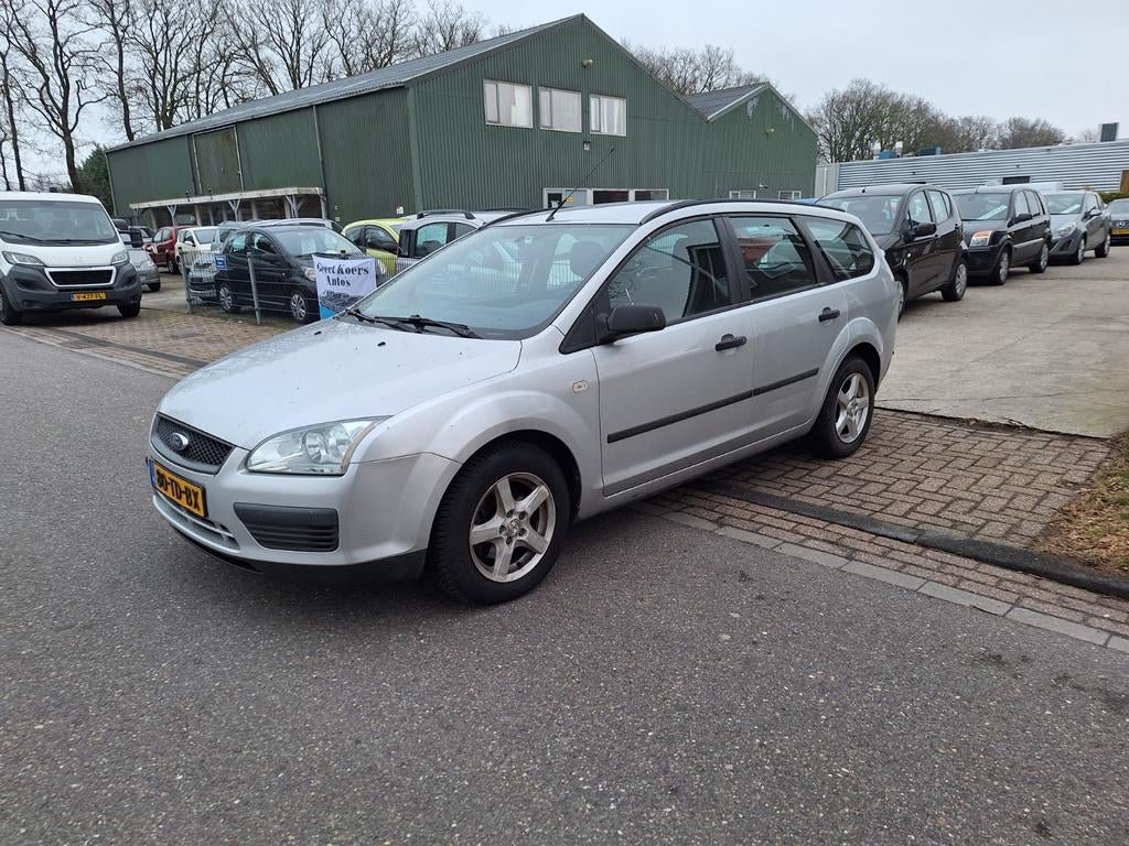 Ford Focus 1.6 74KW Wagon Champion2006 Grijs, 1596 cc, 4 cilinders, 635 kg, 100 pk