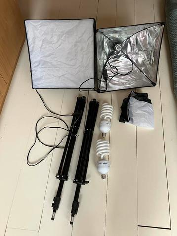 Softboxen set (2x) met statieven en lampen beschikbaar voor biedingen