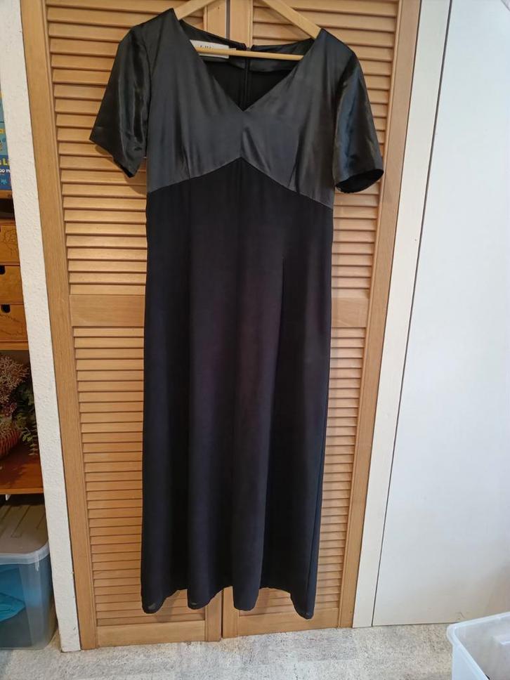 Elegante zwarte jurk - InWear maat 42, Kleding | Dames, Carnavalskleding en Feestkleding, Zo goed als nieuw, Maat 42/44 (L), Ophalen of Verzenden