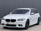 BMW 520i 184pk Touring M-Sportpakket | Soft-Close | HUD, Auto's, 4 cilinders, 2000 kg, Alcantara, Wit