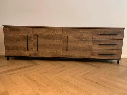 Moderne en degelijke Dressoirkast Middelburg (248x77x48 cm), Huis en Inrichting, Kasten | Dressoirs, Zo goed als nieuw, Ophalen