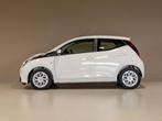Toyota Aygo 1.0 VVT-i x-play / 72pk / Apple Carplay / Cruise, Stof, Gebruikt, 4 stoelen, Wit