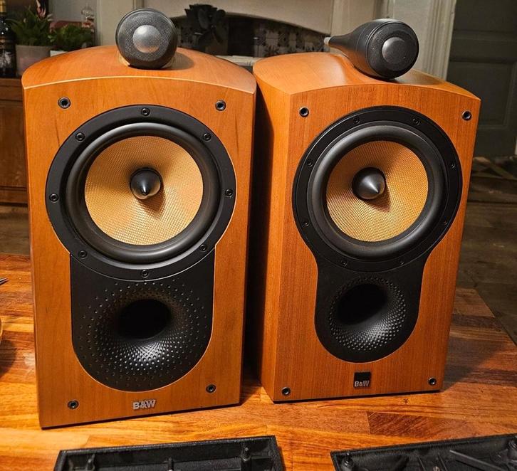 B&W 805S topmonitor voorganger Diamond, nieuwstaat,UK Made, Audio, Tv en Foto, Luidsprekers, Zo goed als nieuw, Front, Rear of Stereo speakers