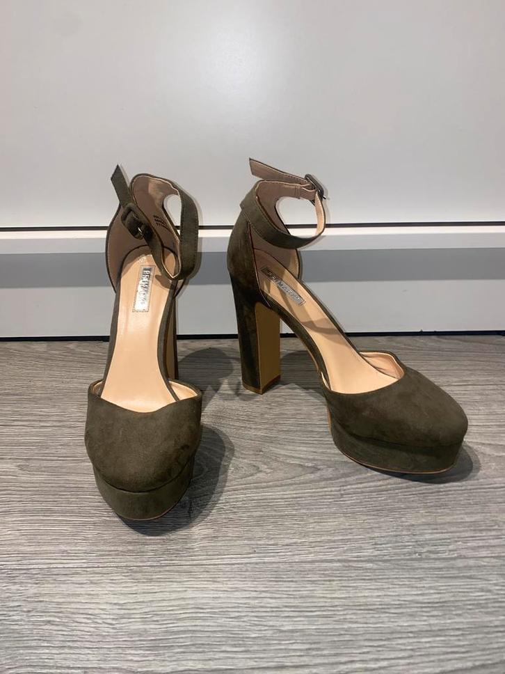 dames army groene kerst blok hakken pumps mt 38, Kleding | Dames, Schoenen, Zo goed als nieuw, Schoenen met hoge hakken, Groen