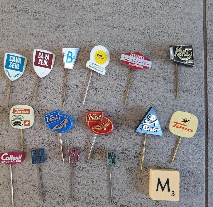 Honderden vintage speldjes reclame-artikelen jaren 60/70 2/2, Verzamelen, Speldjes, Pins en Buttons, Gebruikt, Speldje of Pin