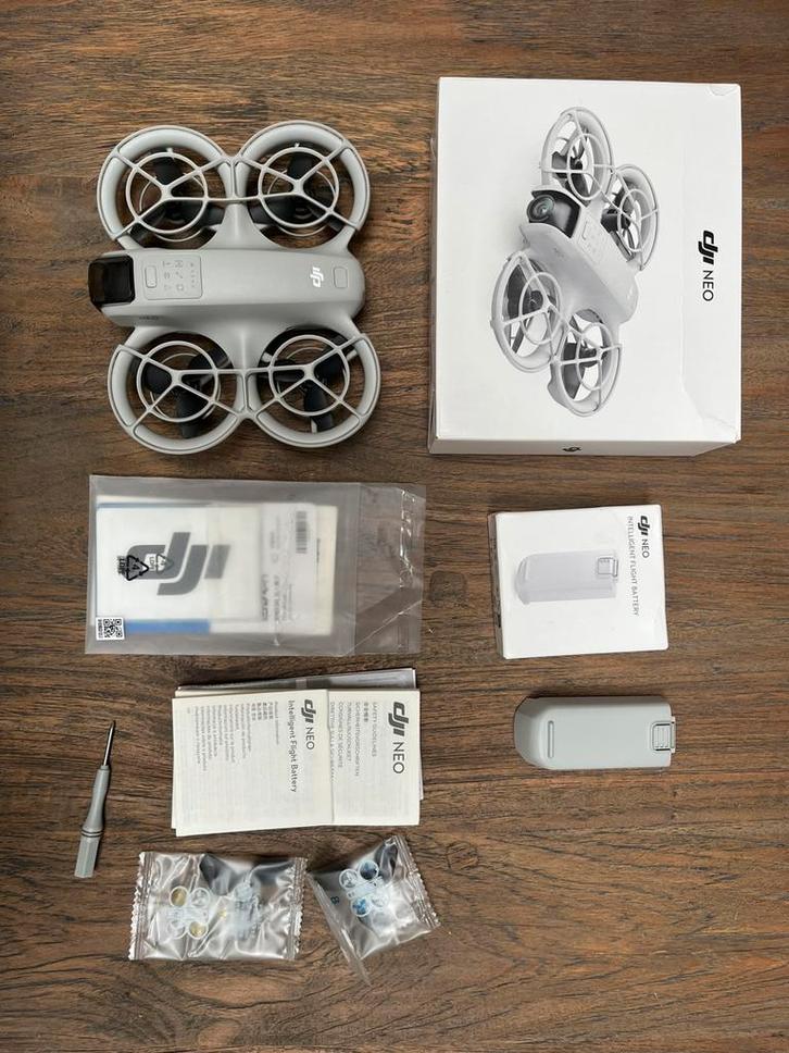 DJI Neo Drone + extra batterij, Audio, Tv en Foto, Drones, Zo goed als nieuw, Drone met camera, Ophalen of Verzenden
