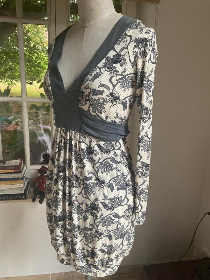 Jurk van Twinset , maat S, Kleding | Dames, Jurken, Zo goed als nieuw, Maat 38/40 (M), Overige kleuren, Boven de knie, Ophalen of Verzenden