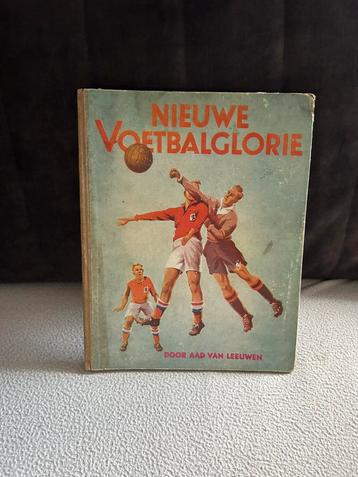 Nieuwe Voetbalglorie 1936 (89 jr oud) compleet boek/album beschikbaar voor biedingen