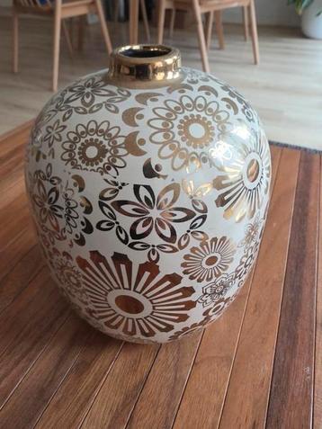Vaas van Zara Home met goudkleurige print (h16 cm, d12 cm) beschikbaar voor biedingen