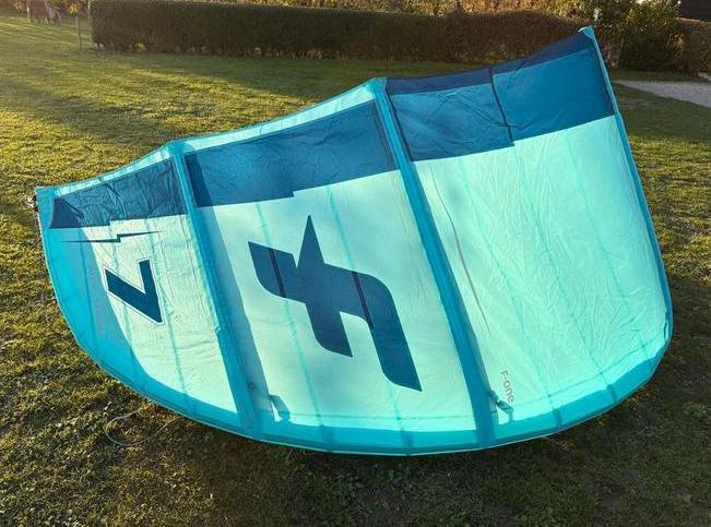 F-One kites: 1 Trigger 7m / 1 Bullit V2 9m, Watersport en Boten, Kitesurfen, Gebruikt, Kite, 10 m², Geen board, Ophalen of Verzenden
