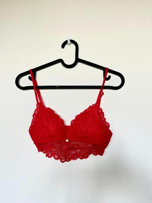 Rode Kanten Bralette – Undiz – Maat XS, Kleding | Dames, Ondergoed en Lingerie, BH, Rood, Ophalen of Verzenden