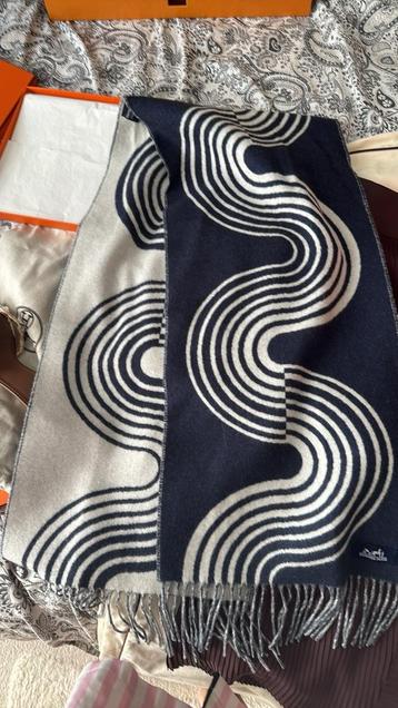 Hermes Cashmere Sjaal met Doos beschikbaar voor biedingen