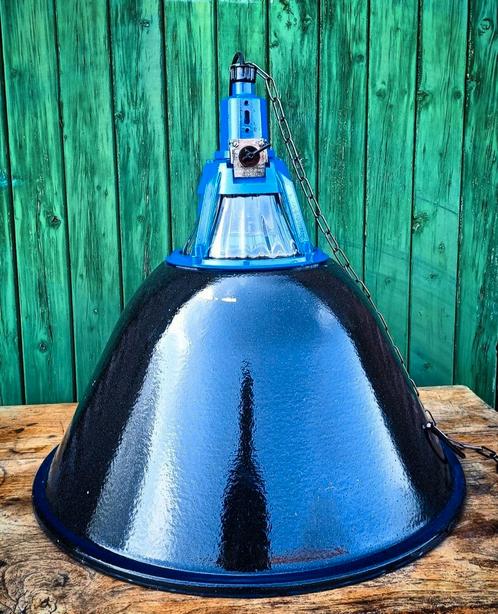 Vintage zeer grote blauw zwarte emaille hanglampen CCCP., Huis en Inrichting, Lampen | Hanglampen, Zo goed als nieuw, 50 tot 75 cm