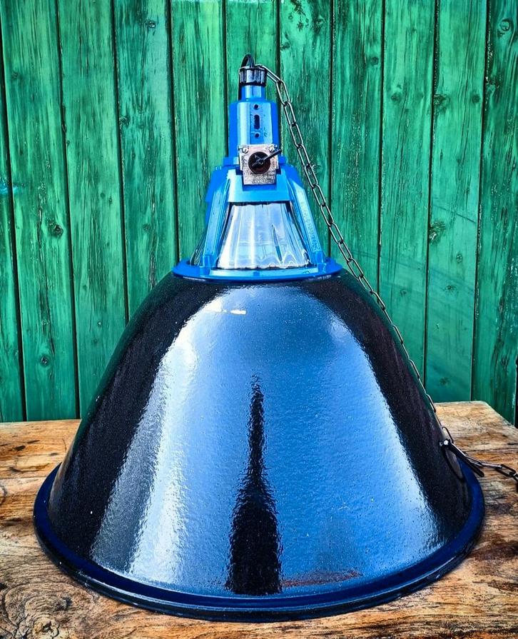 Vintage zeer grote blauw zwarte emaille hanglampen CCCP., Huis en Inrichting, Lampen | Hanglampen, Zo goed als nieuw, 50 tot 75 cm