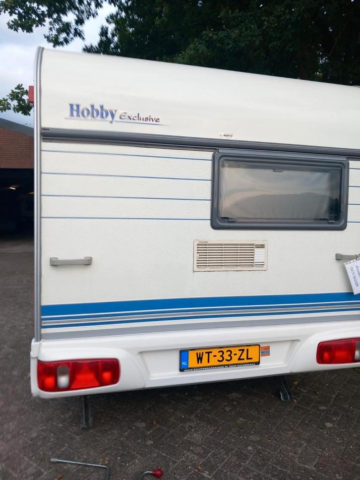 Hobby Exclusive 2 persoons caravan - Als nieuw!, Caravans en Kamperen, Caravans, Particulier, tot en met 3, 750 - 1000 kg, Rondzit