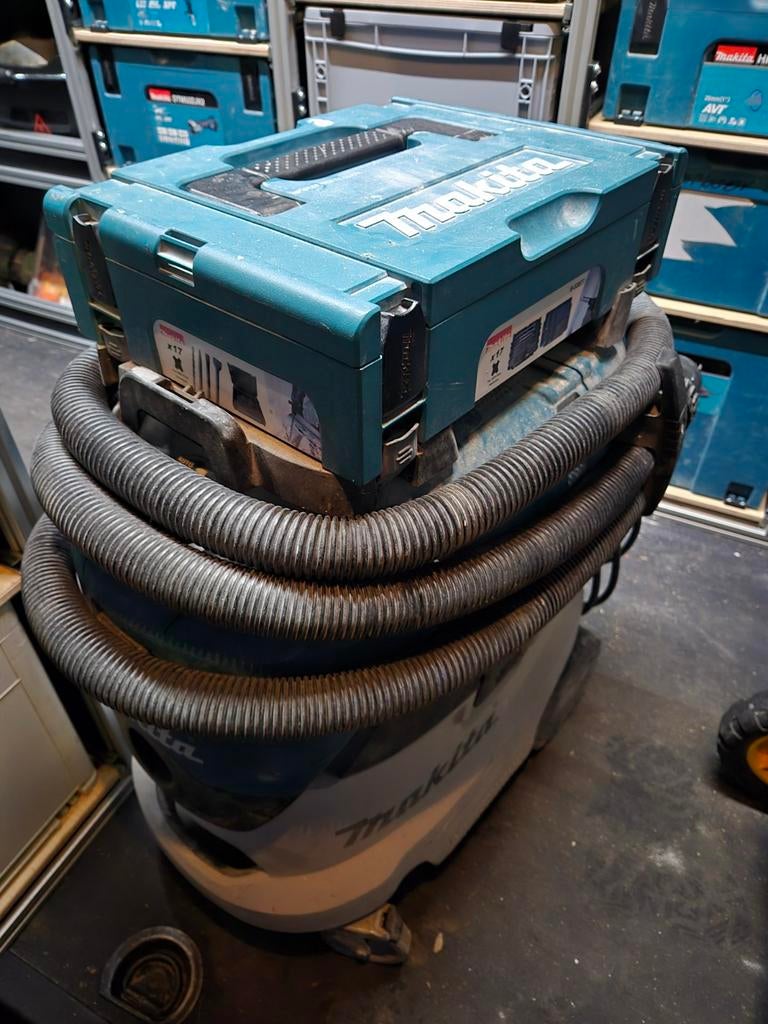 VC4210L stofzuiger L-Klasse 230v, Doe-het-zelf en Verbouw, Reinigingsmachines, Ophalen