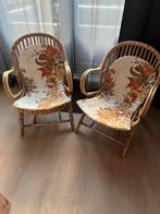 Twee stijlvolle rotan stoelen met kussens, Ophalen, Zo goed als nieuw, 50 tot 75 cm, Rotan