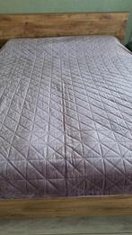 Bijna nieuwe oudroze bedsprei 220-240, Huis en Inrichting, Slaapkamer | Beddengoed, Wit, Dekbedovertrek, Tweepersoons, Ophalen of Verzenden