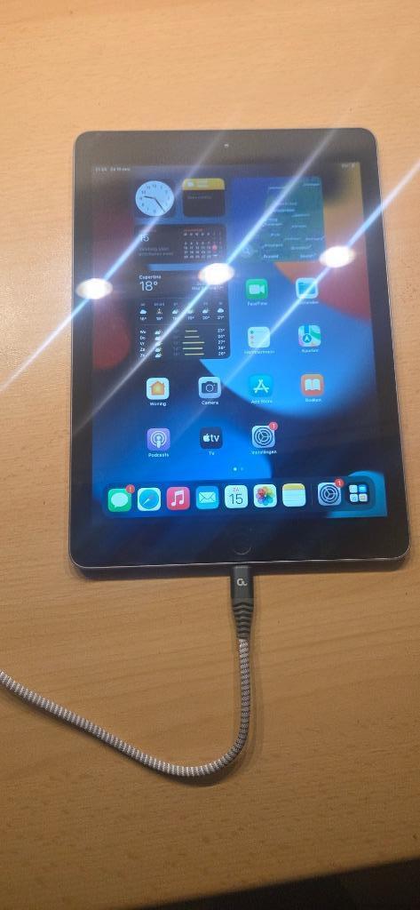 Nette Gerefurbde Apple Ipad 6e generatie 2018 A1893 32GB, Computers en Software, Apple iPads, Zo goed als nieuw, Apple iPad, Wi-Fi