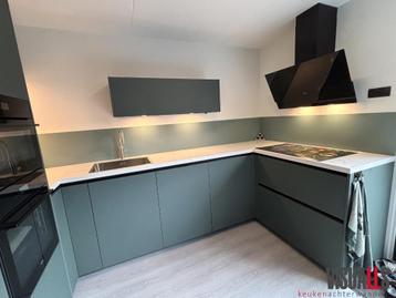 Collorz aluminium keukenwanden op maat. Visualls spatwanden beschikbaar voor biedingen