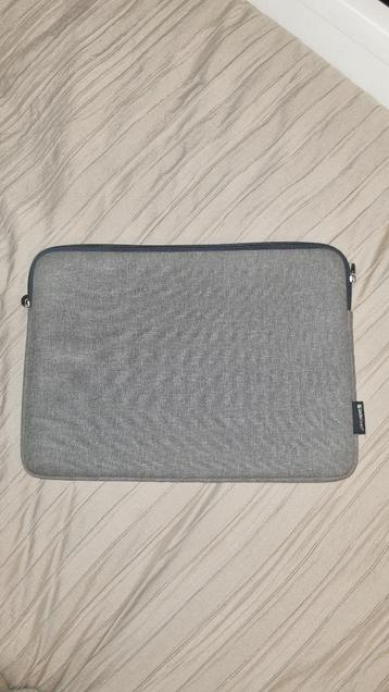 Laptophoes beschikbaar voor biedingen