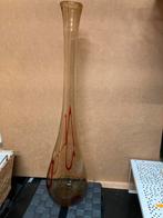 Antieke Amberkleurige Vaas met Rood Decor - 66cm Hoog, Ophalen of Verzenden, Overige kleuren, Glas