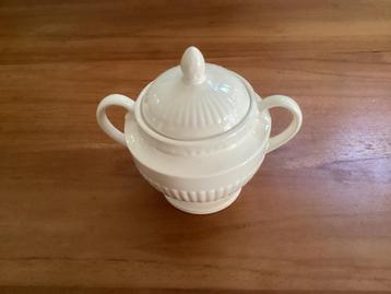 Edme Wedgwood servies, 1 koop, 34-delig beschikbaar voor biedingen