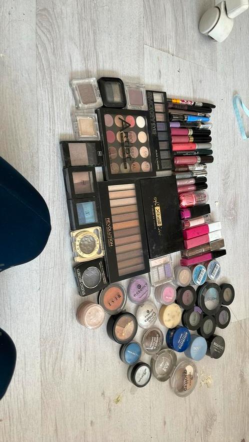 Heele groote set nog bijna nooit gebruikt, Sieraden, Tassen en Uiterlijk, Uiterlijk | Cosmetica en Make-up, Zo goed als nieuw