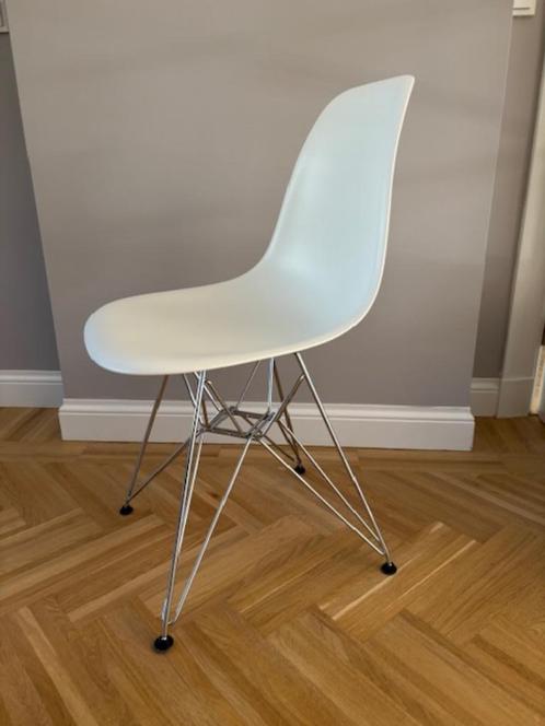 Vitra chair wit, Huis en Inrichting, Stoelen, Nieuw, Eén, Overige materialen, Wit, Ophalen of Verzenden