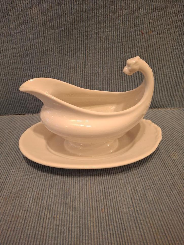 Petrus Regout - porseleinen jus/sauskom - met mythisch dier, Antiek en Kunst, Antiek | Servies los, Ophalen of Verzenden