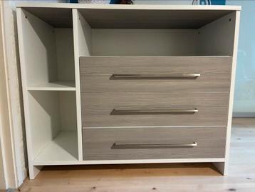 Commode beschikbaar voor biedingen