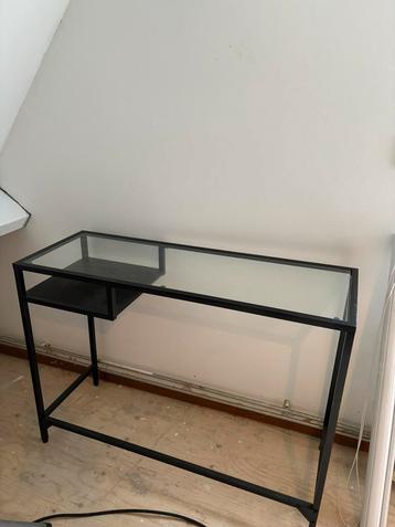 Side table beschikbaar voor biedingen
