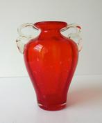 Glazen vaas helder en rood met twee dubbele oren 4864-g, Ophalen of Verzenden
