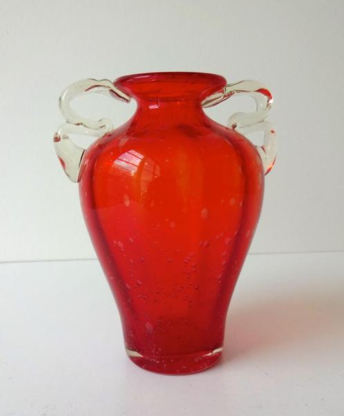 Glazen vaas helder en rood met twee dubbele oren 4864-g, Antiek en Kunst, Antiek | Glas en Kristal, Ophalen of Verzenden