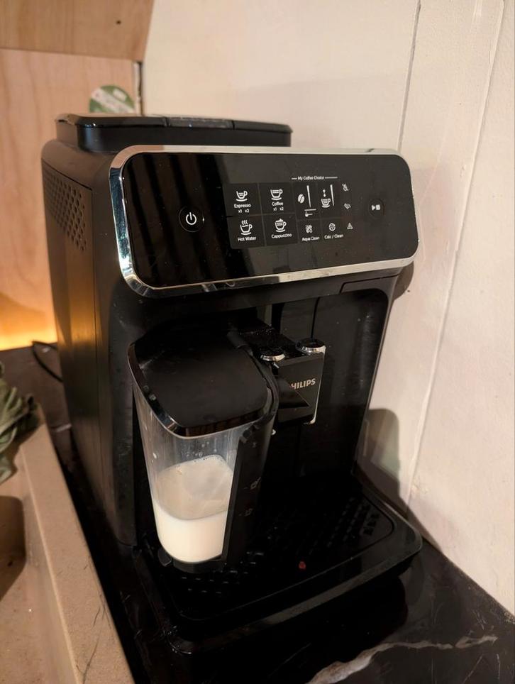 Philips LatteGo 2200 Volautomatische Espressomachine, Witgoed en Apparatuur, Koffiezetapparaten, Zo goed als nieuw, Koffiebonen