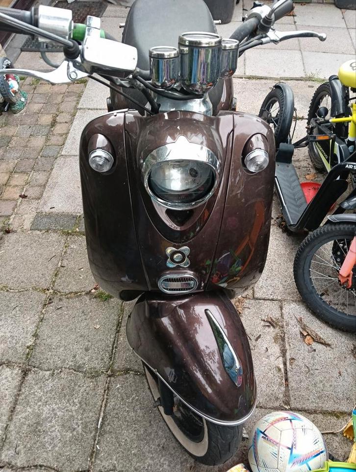 agm 50 cc geel kenteken bij 2013 ruilen met schakel brommer,, Fietsen en Brommers, Scooters | Overige merken, Gebruikt, Maximaal 45 km/u