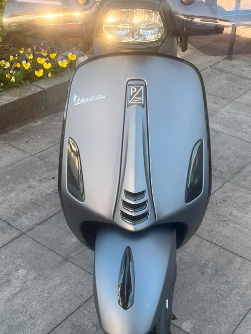 Vespa sprint custom  dubbel disck, Fietsen en Brommers, Scooters | Vespa, Zo goed als nieuw, Ophalen of Verzenden