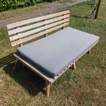 Tuinbankje met kussen chillbank bankje v buiten buitenbank beschikbaar voor biedingen