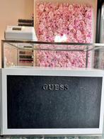 GUESS Vitrinekast / etalagekast, Huis en Inrichting, 100 tot 150 cm, Glas, 100 tot 150 cm, Ophalen of Verzenden