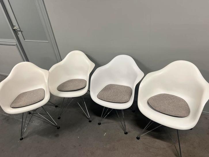 Eethoek stoelen kunststof Wit 4 stuks, Huis en Inrichting, Stoelen, Gebruikt, Vier, Kunststof, Wit, Ophalen of Verzenden