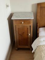 Antiek Grenen Bedkastje met Marmeren Blad, Huis en Inrichting, Slaapkamer | Nachtkastjes, Ophalen, Gebruikt, Minder dan 45 cm
