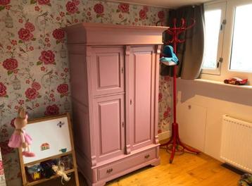 Houten kast en commode beschikbaar voor biedingen