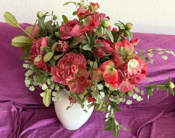 Mooie kunst bloemen met vaas grote bos. beschikbaar voor biedingen