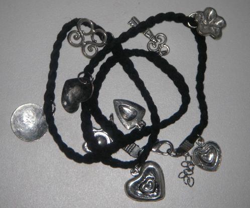 NIEUWE APARTE ARMBAND met 9 hangertjes, Sieraden, Tassen en Uiterlijk, Armbanden, Nieuw, Zwart, Met bedels of kralen, Met strass