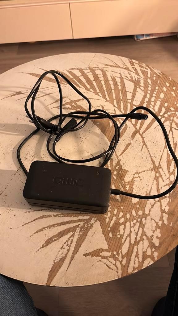 Oplader Qwic fiets, Fietsen en Brommers, Fietsaccessoires | Fietsaccu's, Zo goed als nieuw, Ophalen