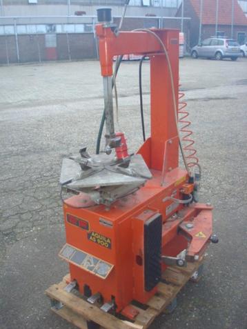 Banden De Montage Apparaat MF Aquila AS 900 380V Rood beschikbaar voor biedingen