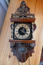 Zaanse wandklok met Atlas, J.W.A Wuba, "nu elck syn sin", Ophalen of Verzenden