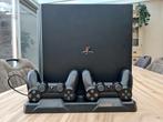 Playstation 4 Pro (PS4) 1TB, incl 2 controllers, laadstation, Ophalen, Met 2 controllers, Zo goed als nieuw, Met harde schijf